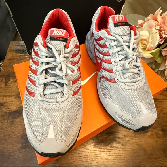 Nike Air Max Torch 4 Gray Red Black Sneakers Mens Size  10 BRAND NEW - Picture 1 of 9